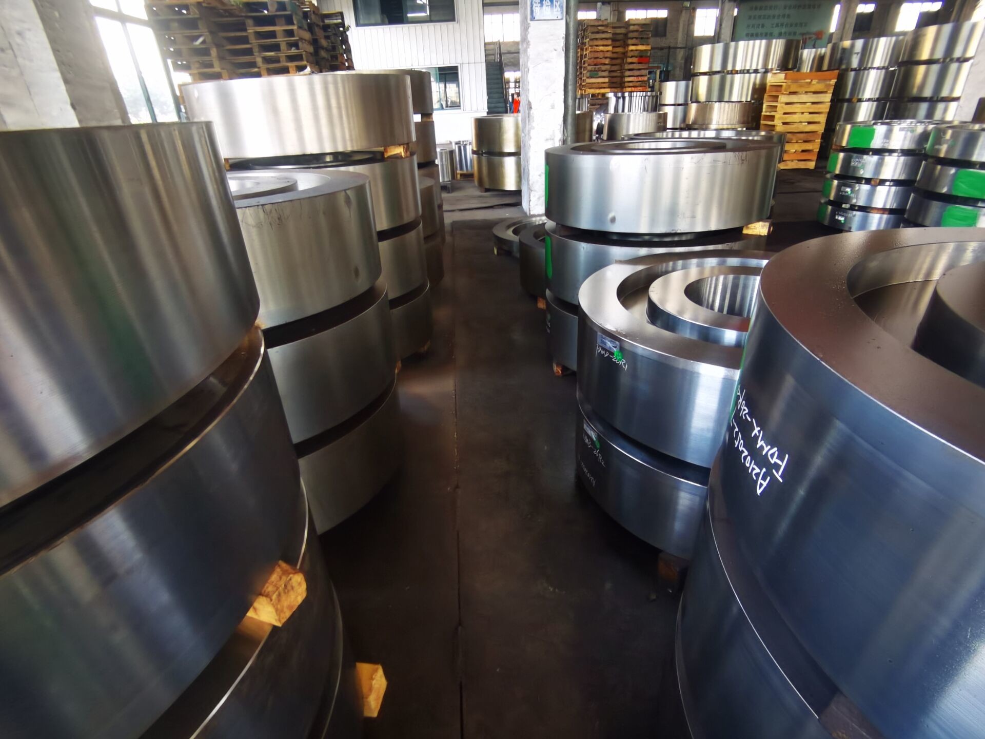 حلقات فولاذية مطروقة بحجم 1000-7800 ملم توفر خشونة سطح 3.2 وصلابة 240-320 متوافقة مع الآلات الصناعية